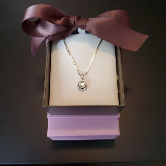 Michael Hill Pendant with 1/4 Carat Total Weight of Diamonds in 10kt White Gold - Picture 4 of 15